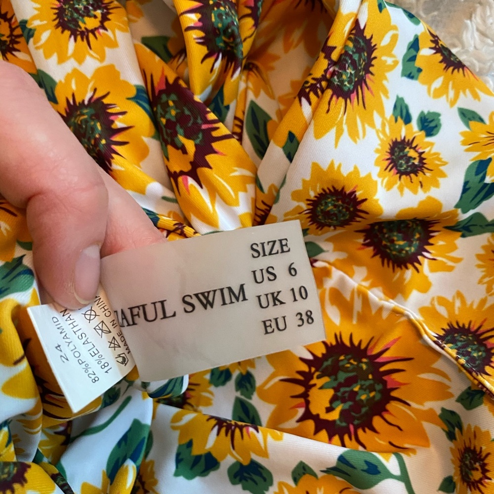 Sunflower bikini - Picture 5 of 5